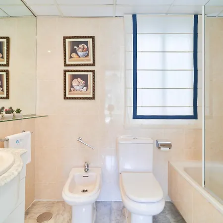 Marbella Banus Suites - Banus - Premium 2Br - 2Ba - Outdoor Balcony - Pool - Opposite Me Marbella Hotel - Walk To Beach - Near Puerto Banus Marina & El Corte Ing Luxury Shopping - Ideal For Families - Quiet Community Διαμέρισμα