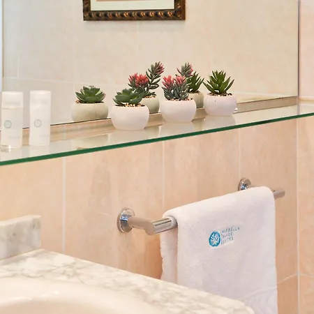 Διαμέρισμα Marbella Banus Suites - Banus - Premium 2Br - 2Ba - Outdoor Balcony - Pool - Opposite Me Marbella Hotel - Walk To Beach - Near Puerto Banus Marina & El Corte Ing Luxury Shopping - Ideal For Families - Quiet Community Μαρμπέλλα