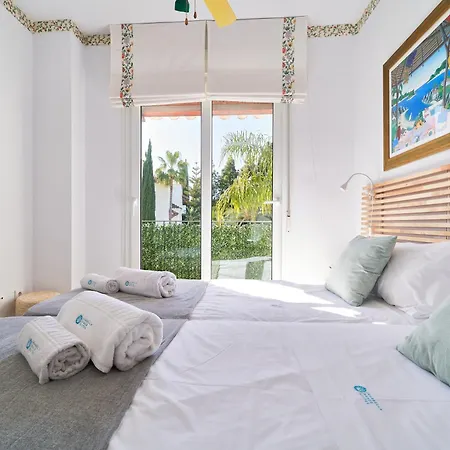 Διαμέρισμα Marbella Banus Suites - Banus - Premium 2Br - 2Ba - Outdoor Balcony - Pool - Opposite Me Marbella Hotel - Walk To Beach - Near Puerto Banus Marina & El Corte Ing Luxury Shopping - Ideal For Families - Quiet Community *