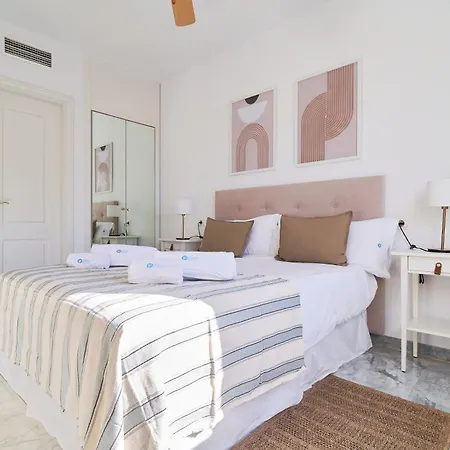 Διαμέρισμα Marbella Banus Suites - Banus - Premium 2Br - 2Ba - Outdoor Balcony - Pool - Opposite Me Marbella Hotel - Walk To Beach - Near Puerto Banus Marina & El Corte Ing Luxury Shopping - Ideal For Families - Quiet Community Μαρμπέλλα
