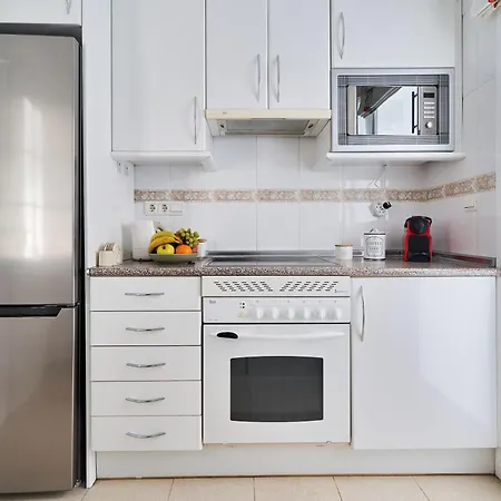 Marbella Banus Suites - Banus - Premium 2Br - 2Ba - Outdoor Balcony - Pool - Opposite Me Marbella Hotel - Walk To Beach - Near Puerto Banus Marina & El Corte Ing Luxury Shopping - Ideal For Families - Quiet Community Μαρμπέλλα