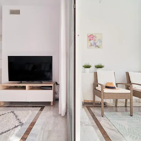 Marbella Banus Suites - Banus - Premium 2Br - 2Ba - Outdoor Balcony - Pool - Opposite Me Marbella Hotel - Walk To Beach - Near Puerto Banus Marina & El Corte Ing Luxury Shopping - Ideal For Families - Quiet Community * Μαρμπέλλα