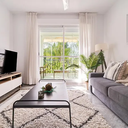 Marbella Banus Suites - Banus - Premium 2Br - 2Ba - Outdoor Balcony - Pool - Opposite Me Marbella Hotel - Walk To Beach - Near Puerto Banus Marina & El Corte Ing Luxury Shopping - Ideal For Families - Quiet Community Διαμέρισμα