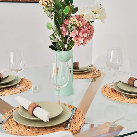 Marbella Banus Suites - Banus - Premium 2Br - 2Ba - Outdoor Balcony - Pool - Opposite Me Marbella Hotel - Walk To Beach - Near Puerto Banus Marina & El Corte Ing Luxury Shopping - Ideal For Families - Quiet Community Διαμέρισμα *