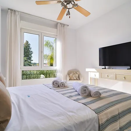 Marbella Banus Suites - Banus - Premium 2Br - 2Ba - Outdoor Balcony - Pool - Opposite Me Marbella Hotel - Walk To Beach - Near Puerto Banus Marina & El Corte Ing Luxury Shopping - Ideal For Families - Quiet Community *