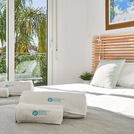 Marbella Banus Suites - Banus - Premium 2Br - 2Ba - Outdoor Balcony - Pool - Opposite Me Marbella Hotel - Walk To Beach - Near Puerto Banus Marina & El Corte Ing Luxury Shopping - Ideal For Families - Quiet Community Διαμέρισμα