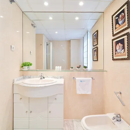 Διαμέρισμα Marbella Banus Suites - Banus - Premium 2Br - 2Ba - Outdoor Balcony - Pool - Opposite Me Marbella Hotel - Walk To Beach - Near Puerto Banus Marina & El Corte Ing Luxury Shopping - Ideal For Families - Quiet Community