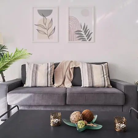 Marbella Banus Suites - Banus - Premium 2Br - 2Ba - Outdoor Balcony - Pool - Opposite Me Marbella Hotel - Walk To Beach - Near Puerto Banus Marina & El Corte Ing Luxury Shopping - Ideal For Families - Quiet Community * Μαρμπέλλα