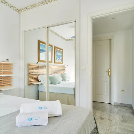 Marbella Banus Suites - Banus - Premium 2Br - 2Ba - Outdoor Balcony - Pool - Opposite Me Marbella Hotel - Walk To Beach - Near Puerto Banus Marina & El Corte Ing Luxury Shopping - Ideal For Families - Quiet Community Διαμέρισμα