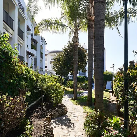 Marbella Banus Suites - Banus - Premium 2Br - 2Ba - Outdoor Balcony - Pool - Opposite Me Marbella Hotel - Walk To Beach - Near Puerto Banus Marina & El Corte Ing Luxury Shopping - Ideal For Families - Quiet Community Μαρμπέλλα