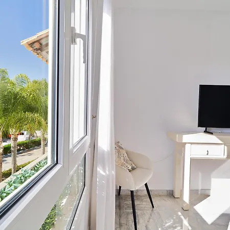 Marbella Banus Suites - Banus - Premium 2Br - 2Ba - Outdoor Balcony - Pool - Opposite Me Marbella Hotel - Walk To Beach - Near Puerto Banus Marina & El Corte Ing Luxury Shopping - Ideal For Families - Quiet Community * Μαρμπέλλα