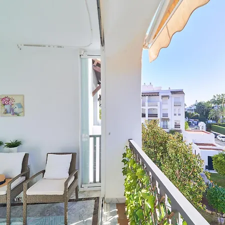 Marbella Banus Suites - Banus - Premium 2Br - 2Ba - Outdoor Balcony - Pool - Opposite Me Marbella Hotel - Walk To Beach - Near Puerto Banus Marina & El Corte Ing Luxury Shopping - Ideal For Families - Quiet Community