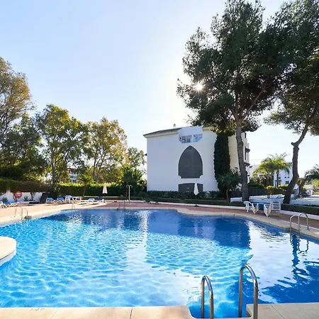 Διαμέρισμα Marbella Banus Suites - Banus - Premium 2Br - 2Ba - Outdoor Balcony - Pool - Opposite Me Marbella Hotel - Walk To Beach - Near Puerto Banus Marina & El Corte Ing Luxury Shopping - Ideal For Families - Quiet Community *